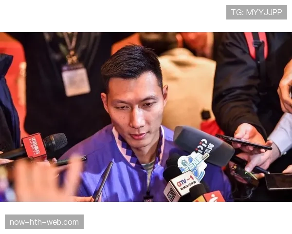 刷到易建联穿拖鞋开着那辆百万跑车回家，邻居评论区直接炸锅