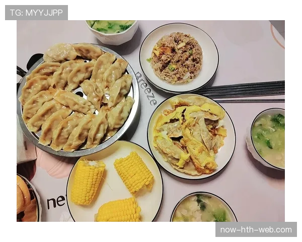 看德约科维奇的家常照，厨房跟五星酒店似的，我在想那早餐刷哪张银行卡